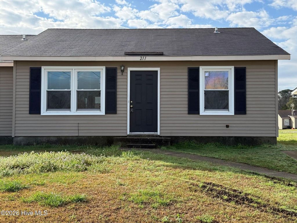 Photo of 211 Appaloosa Drive, Jacksonville, NC 28540 (MLS # 100559437)