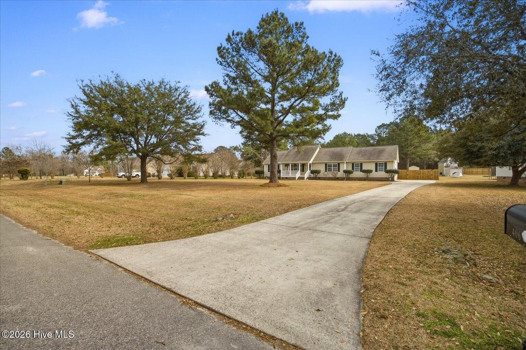 Photo of 406 Knollwood Drive, Hampstead, NC 28443 (MLS # 100557907)