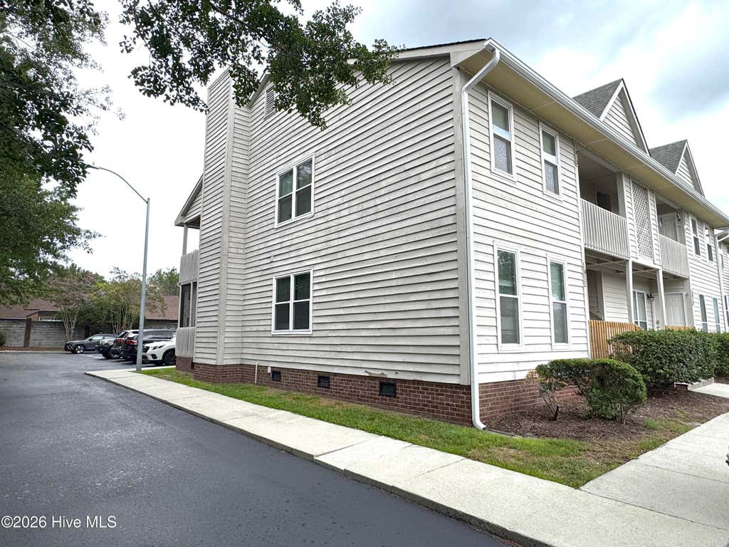 Photo of 1811 Savannah Court, Wilmington, NC 28403 (MLS # 100593662)