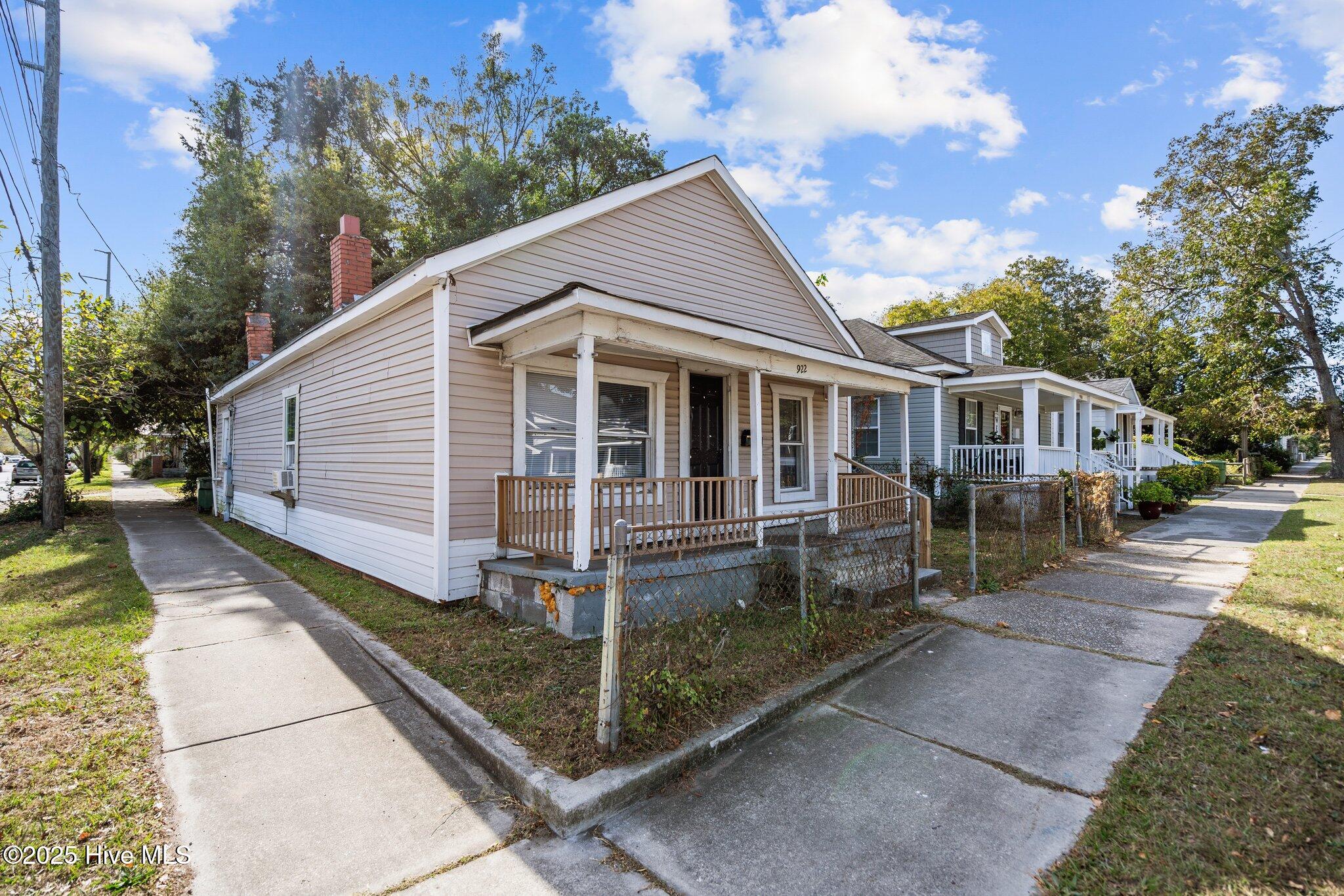 922 Dock Street