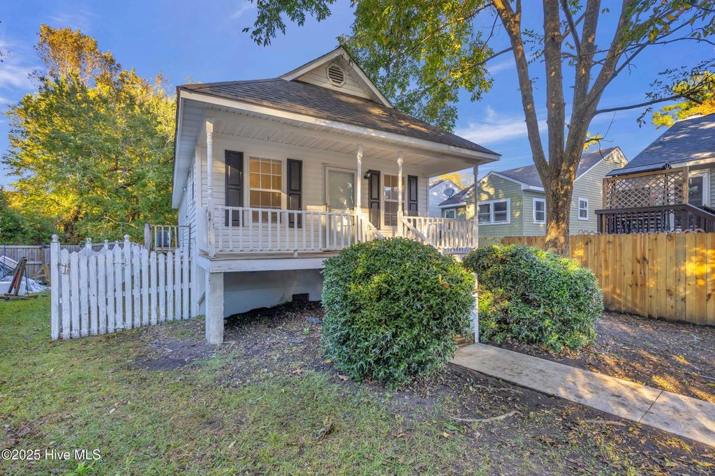 Photo of 4102 Fraternity Court, Wilmington, NC 28403 (MLS # 100540168)