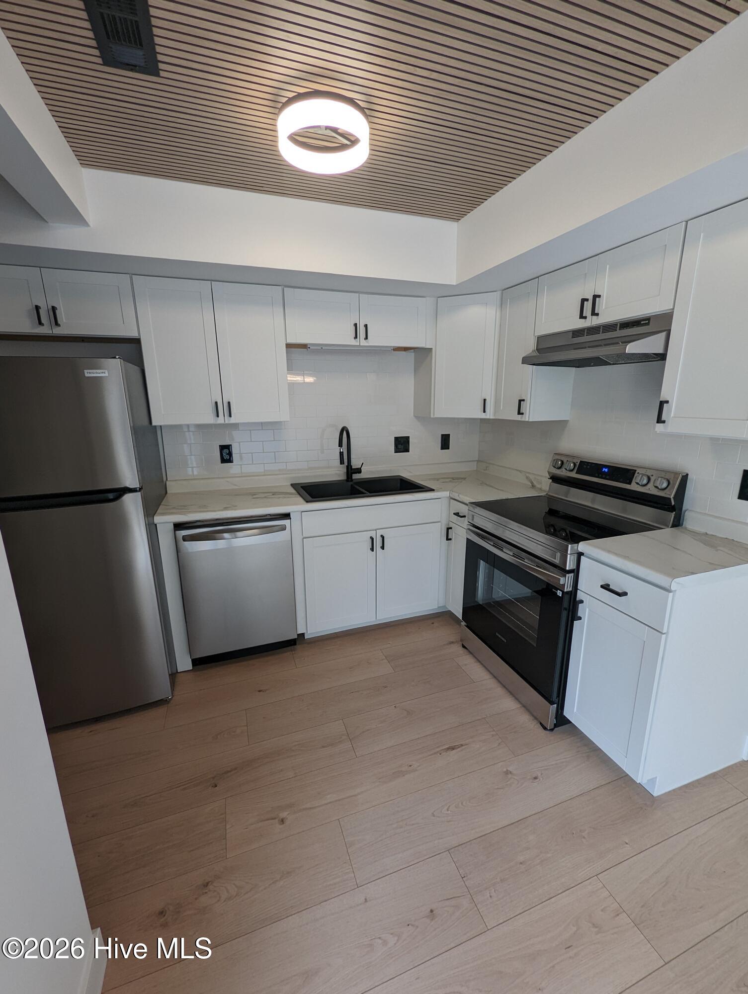 211 Myrtlewood Court
