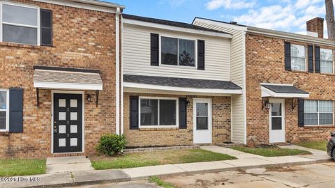 Tiny photo for 211 Myrtlewood Court, Jacksonville, NC 28546 (MLS # 100589890)