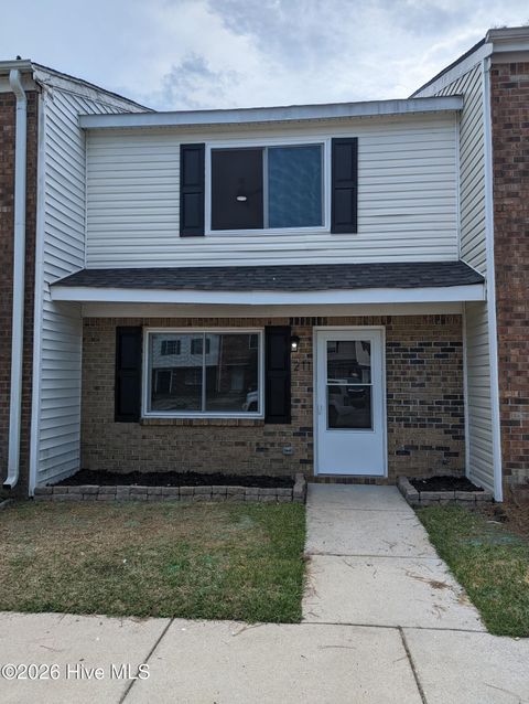 Townhouse For Sale - 211 Myrtlewood Court<br/> Onslow County, Jacksonville, NC 28546