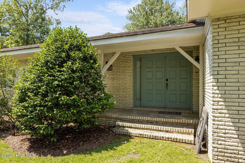 Photo of 116 Hodges Street, Morehead City, NC 28557 (MLS # 100516212)