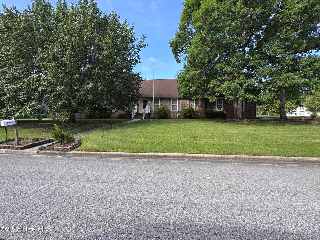 Photo of 1110 Westmoreland Drive, Jacksonville, NC 28546 (MLS # 100578087)