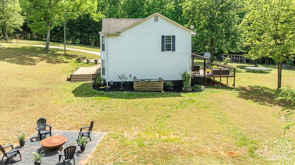 Photo of 1317 Cemetery Road, Bishop, GA 30621 (MLS # CL354544)