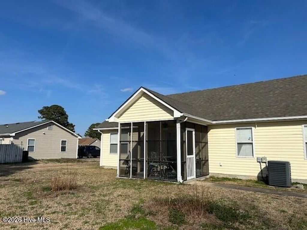 Photo of 1003 Sundown Drive, Elizabeth City, NC 27909 (MLS # 100557989)