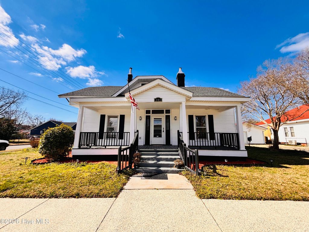 Photo of 201 N Massey Street, Selma, NC 27576 (MLS # 100557714)