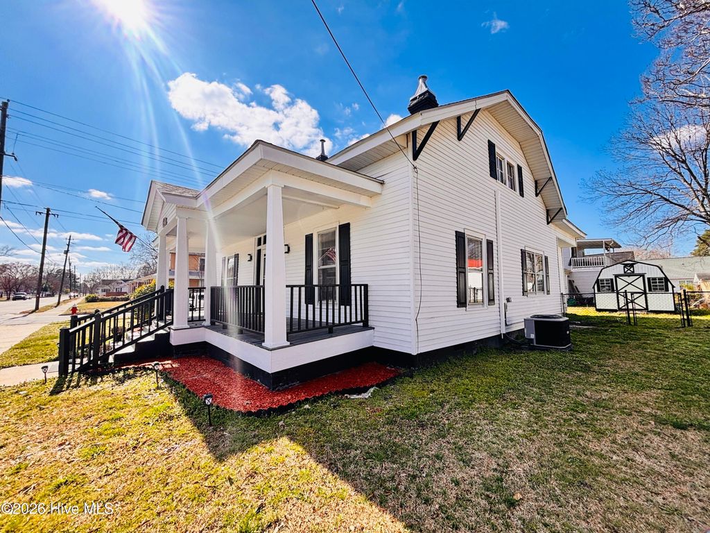 Photo of 201 N Massey Street, Selma, NC 27576 (MLS # 100557714)