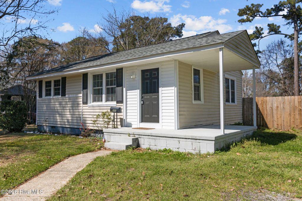 Photo of 101 Robin Road, Jacksonville, NC 28540 (MLS # 100561067)