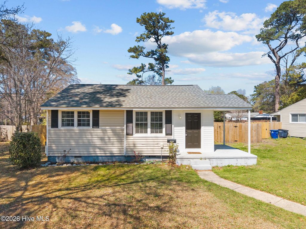 Photo of 101 Robin Road, Jacksonville, NC 28540 (MLS # 100561067)