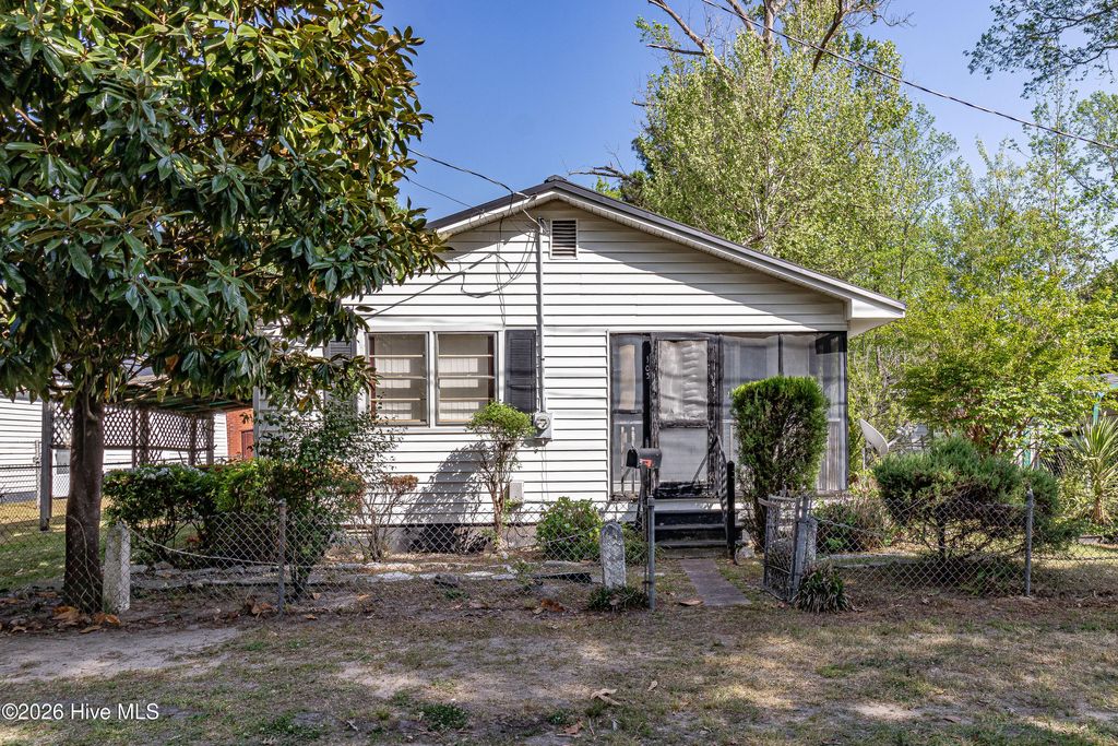 Photo of 103 Springhill Street, La Grange, NC 28551 (MLS # 100567570)
