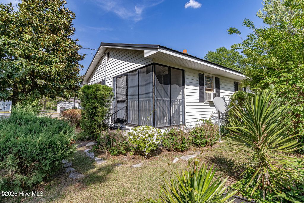 Photo of 103 Springhill Street, La Grange, NC 28551 (MLS # 100567570)