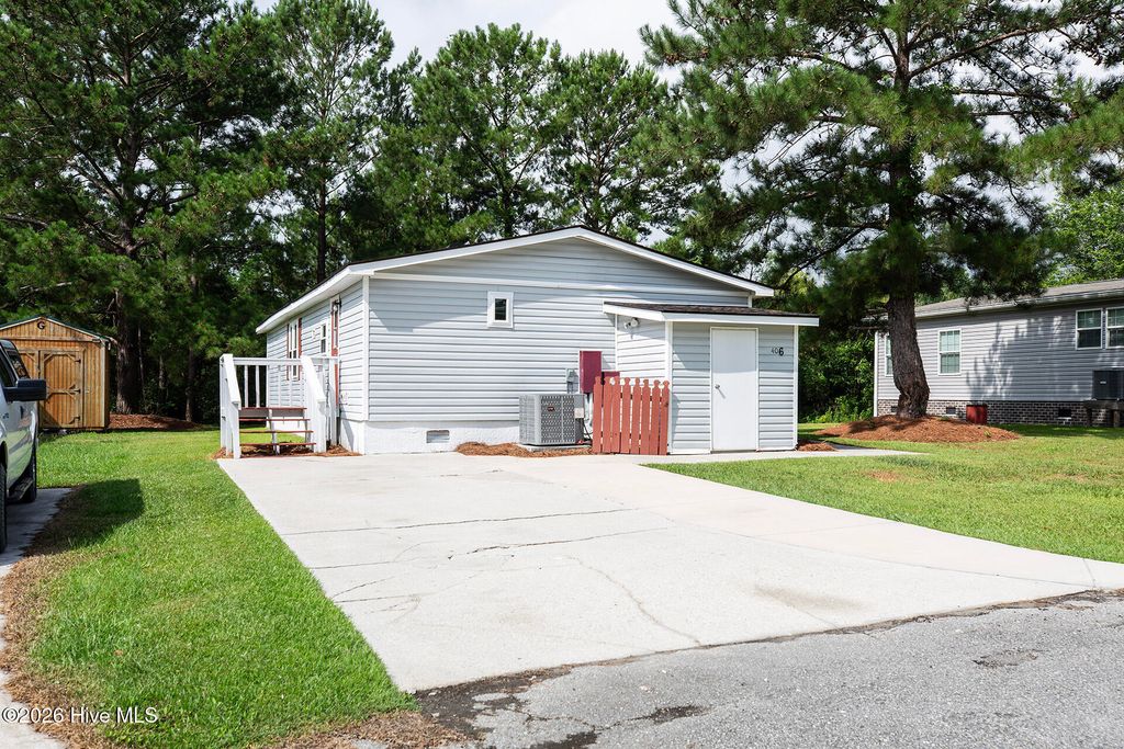 Photo of 406 Ensign Court, Hampstead, NC 28443 (MLS # 100586502)