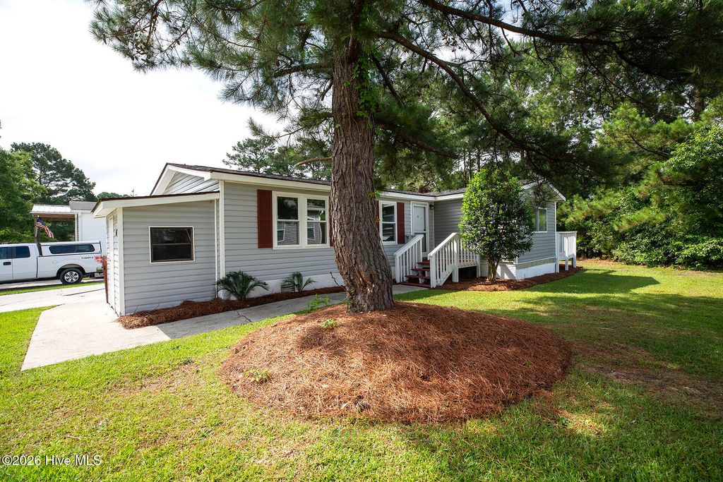 Photo of 406 Ensign Court, Hampstead, NC 28443 (MLS # 100586502)