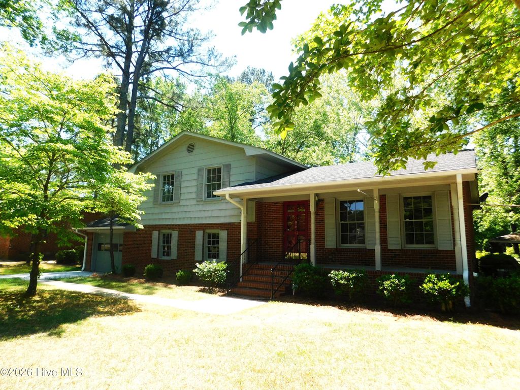 Photo of 912 W Scotsdale Road, Laurinburg, NC 28352 (MLS # 100568940)