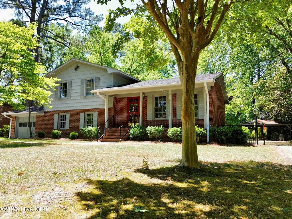 Photo of 912 W Scotsdale Road, Laurinburg, NC 28352 (MLS # 100568940)