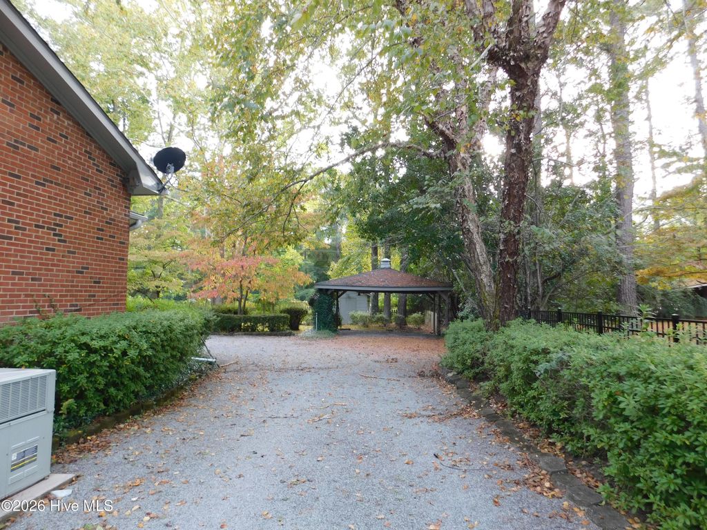 Photo of 912 W Scotsdale Road, Laurinburg, NC 28352 (MLS # 100568940)