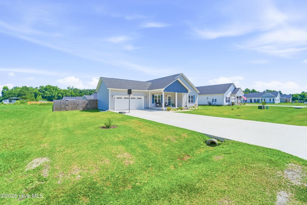 Photo of 103 Thoroughbred Run, Richlands, NC 28574 (MLS # 100584532)