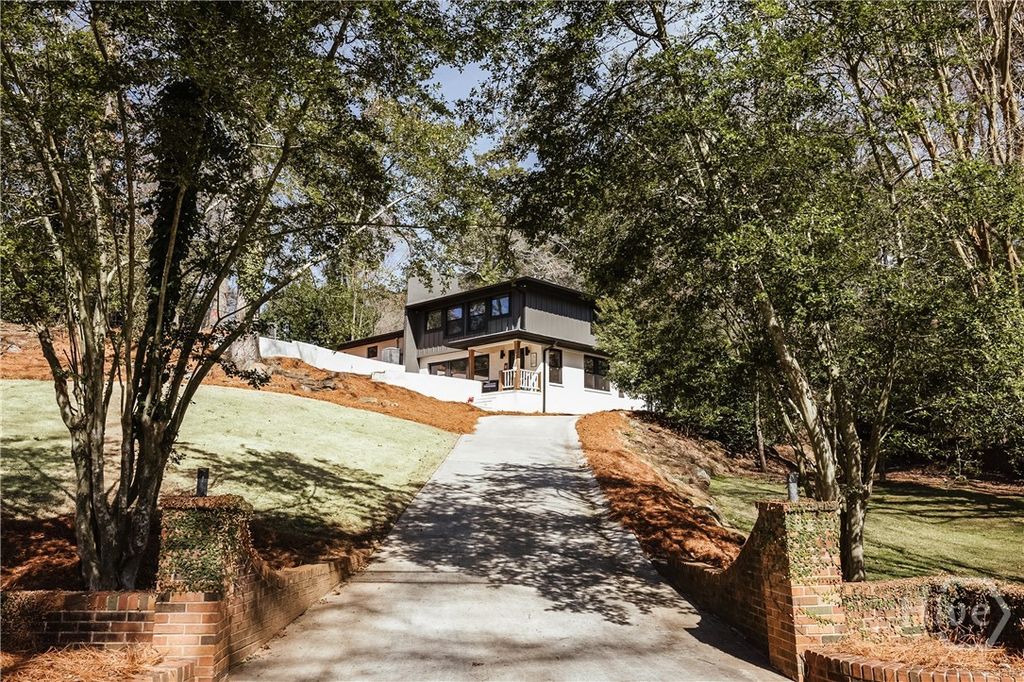 Photo of 450 Westview Drive, Athens, GA 30606 (MLS # CL349825)