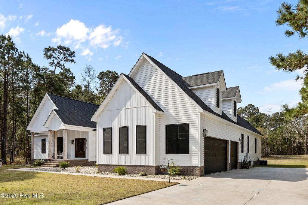 Photo of 111 Blue Jay Way, Stella, NC 28582 (MLS # 100563547)