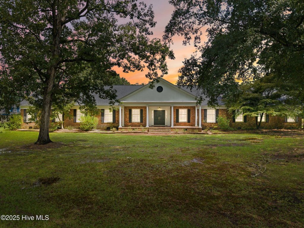 Photo of 518 Edgewood Circle, Whiteville, NC 28472 (MLS # 100526462)