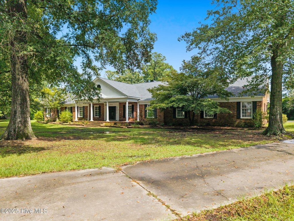 Photo of 518 Edgewood Circle, Whiteville, NC 28472 (MLS # 100526462)