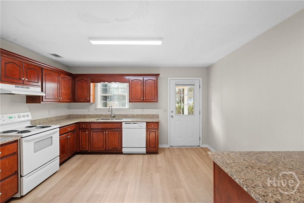 Photo of 802 N Taylor Ct, Statesboro, GA 30461 (MLS # SA351753)