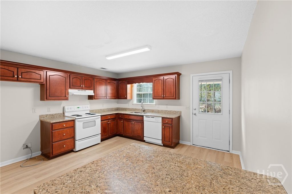 Photo of 802 N Taylor Ct, Statesboro, GA 30461 (MLS # SA351753)