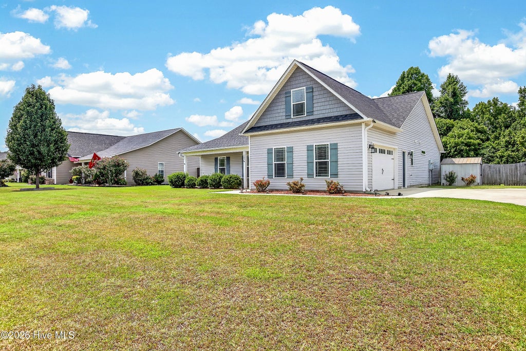 Photo of 109 Pembury Way, Richlands, NC 28574 (MLS # 100591493)