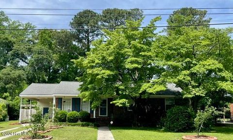 Homes For Sale - 106 W Berkshire Road<br/> Pitt County, Greenville, NC 27858