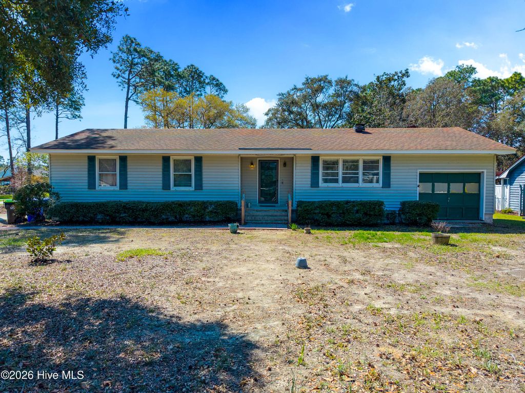 Photo of 139 Stuart Avenue, Southport, NC 28461 (MLS # 100561616)