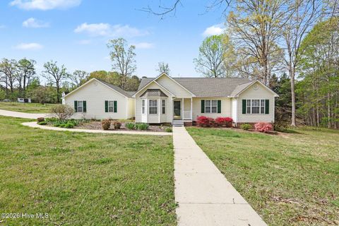 Homes For Sale - 127 Churchill Downs Drive<br/> Clayton, NC 27520