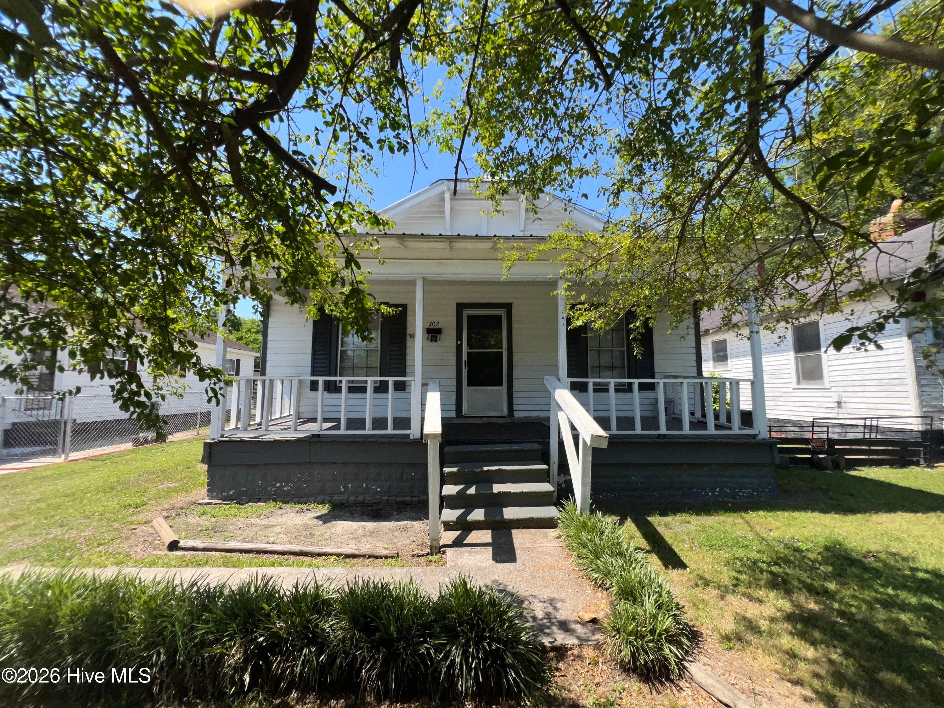 702 W Walnut Street
