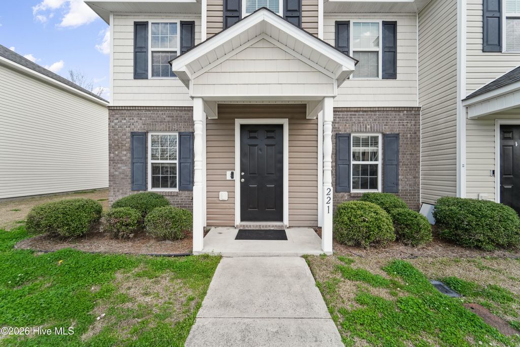 Photo of 221 Glen Cannon Drive, Jacksonville, NC 28546 (MLS # 100558944)