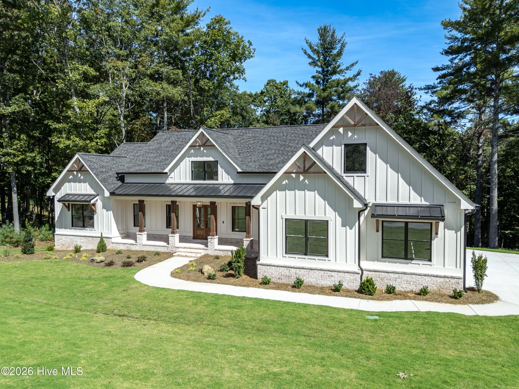 Photo of 469 Oakwood Way, Blairsville, GA 30512 (MLS # 100607281)