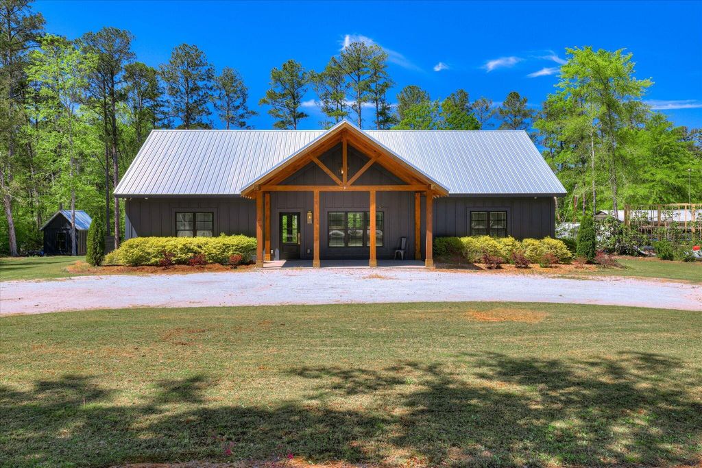 Photo of 1140 Lake Drive, Lincolnton, GA 30817 (MLS # 555222)