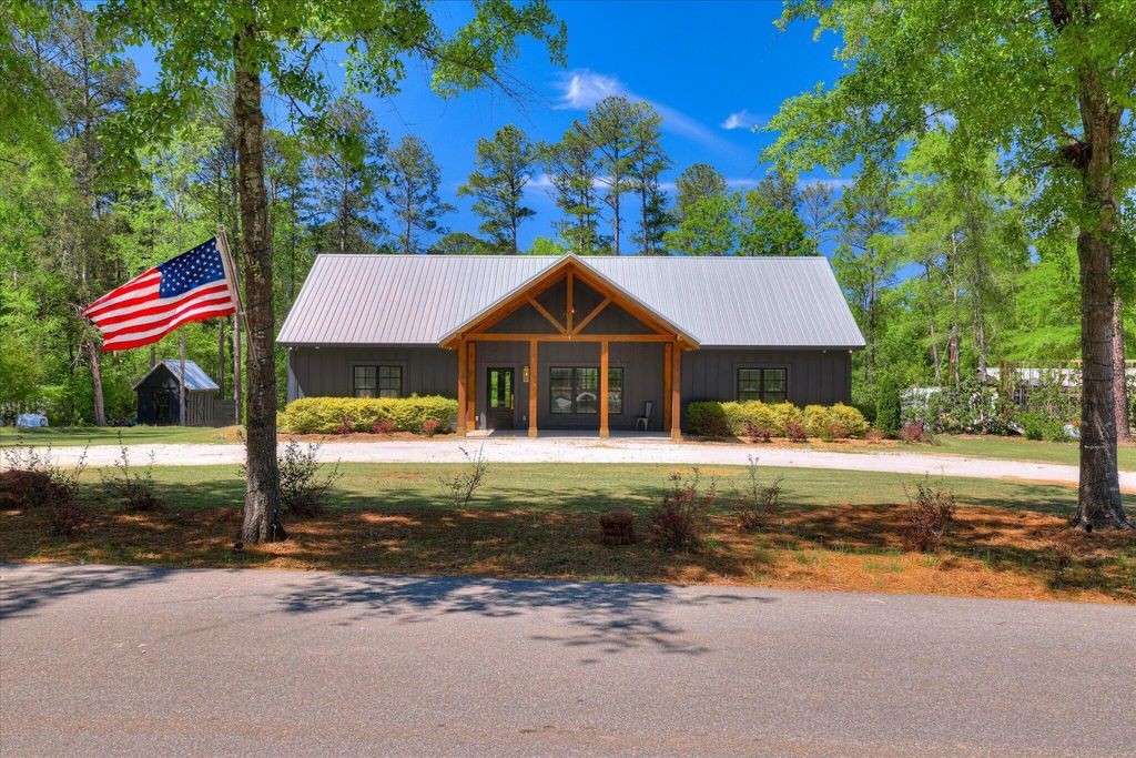 Photo of 1140 Lake Drive, Lincolnton, GA 30817 (MLS # 555222)