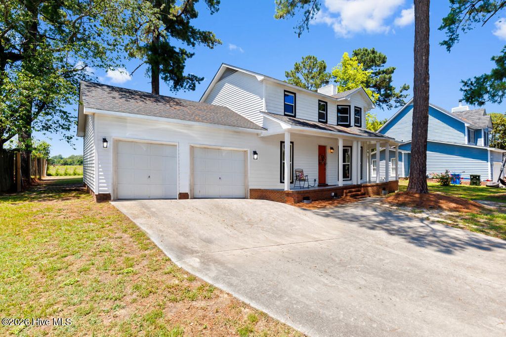 Photo of 716 Larkspur Drive, Fayetteville, NC 28311 (MLS # 100589887)
