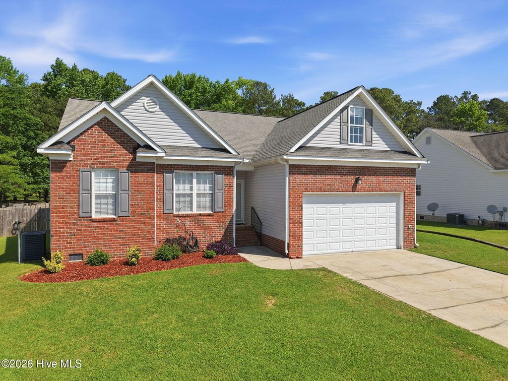 Photo of 2752 Barefoot Lane, Winterville, NC 28590 (MLS # 100572170)