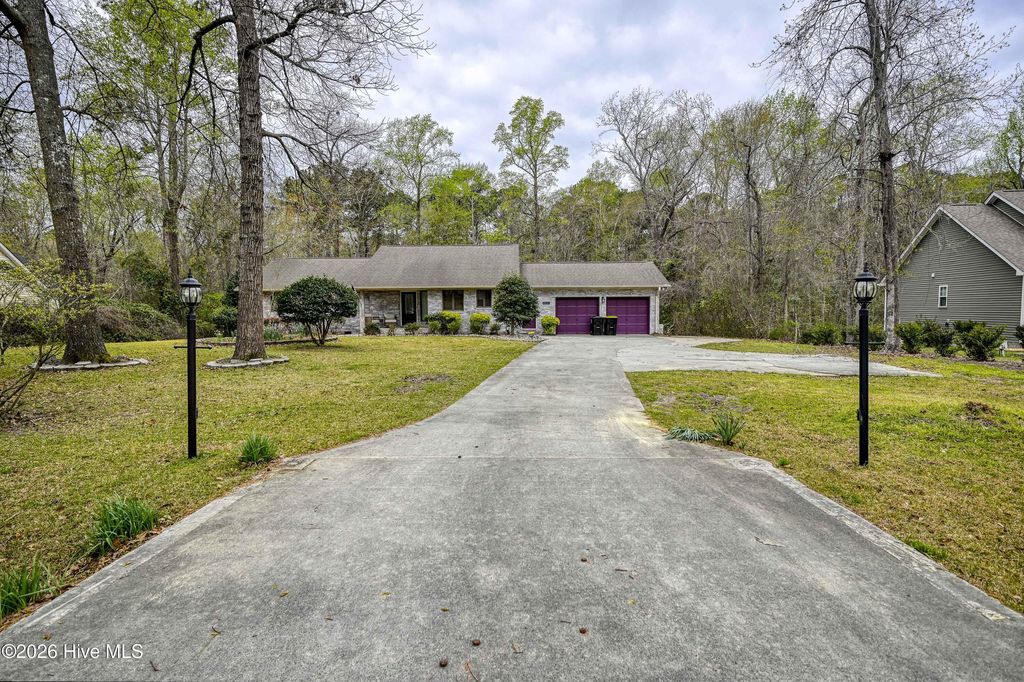 Photo of 206 Ravenswood Road, Hampstead, NC 28443 (MLS # 100562764)