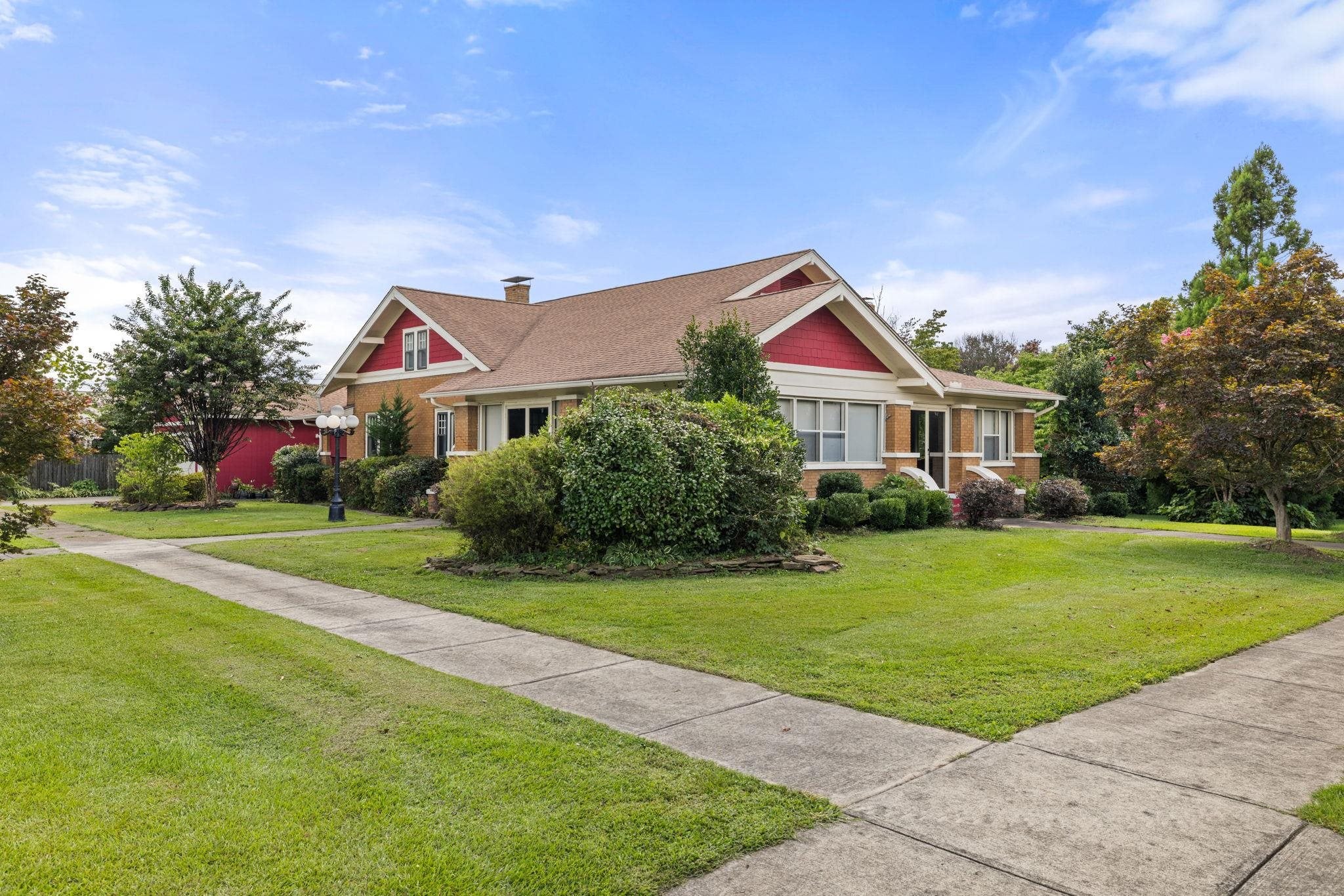 508 E 3rd St SE