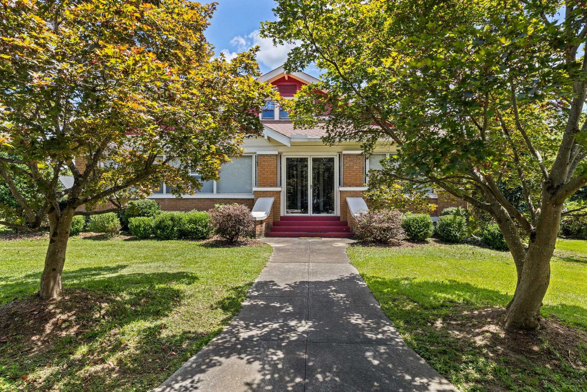 508 E 3rd St SE