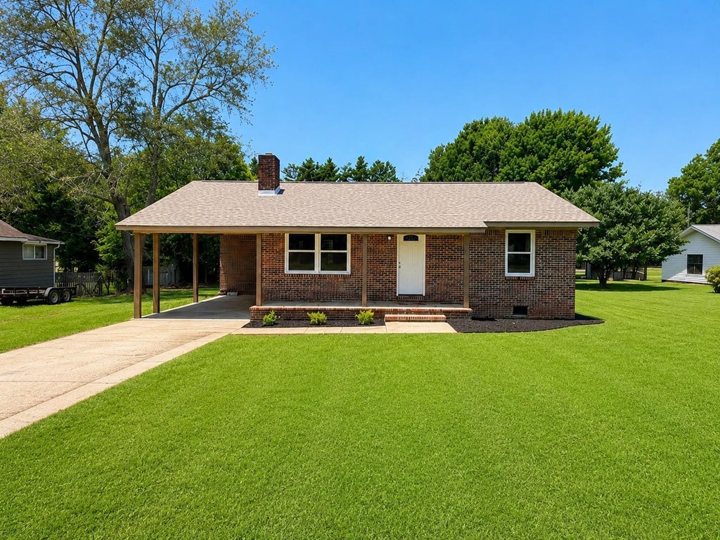 Photo of 611 Church St, Rogersville, AL 35652 (MLS # 529820)