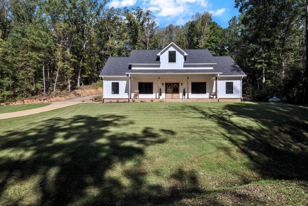 Photo of 350 Ege Dr, Hanceville, AL 35077 (MLS # 531915)