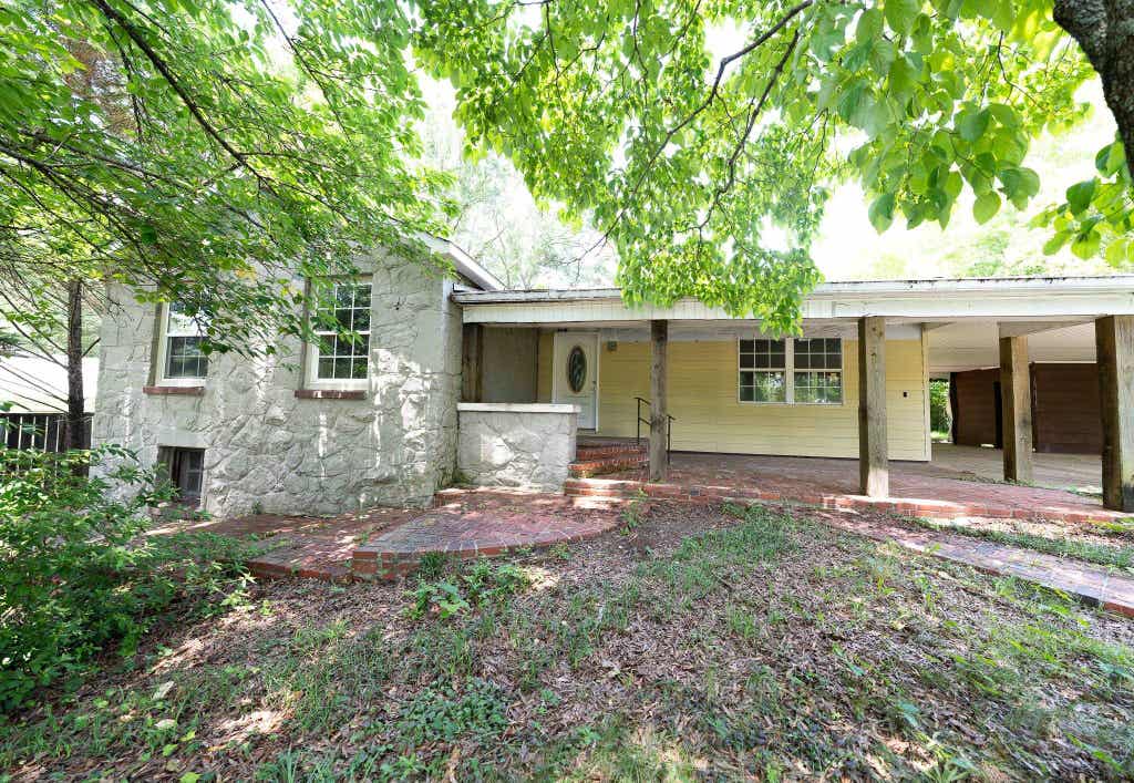 Photo of 1101 NW Graffenstatte ST NW, Cullman, AL 35055 (MLS # 529907)