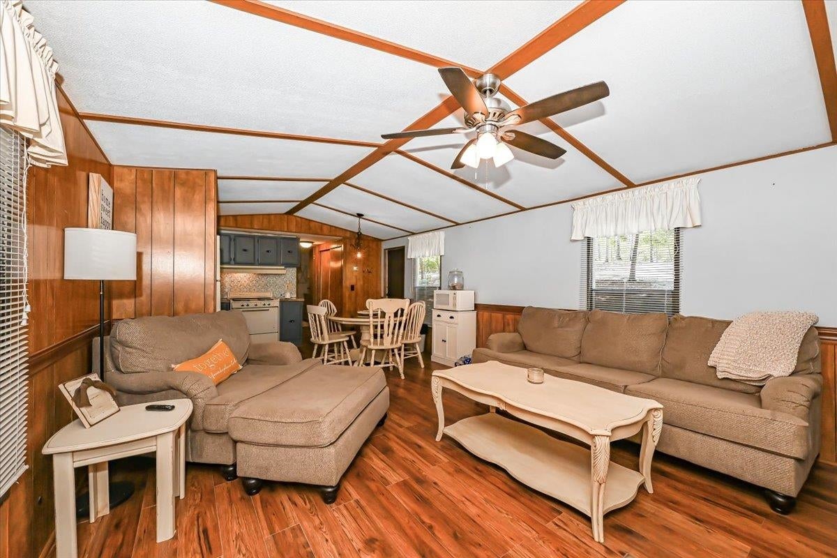 655 Maggie Ln
