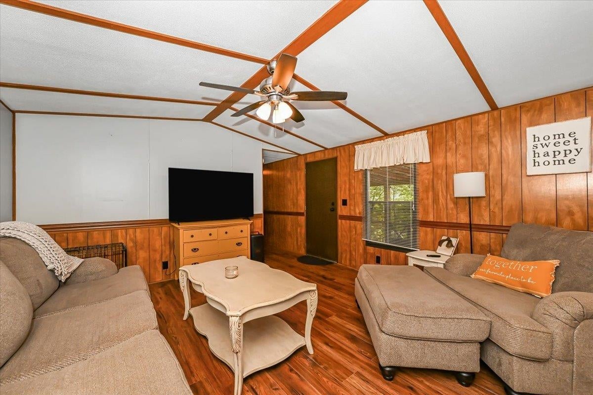 655 Maggie Ln