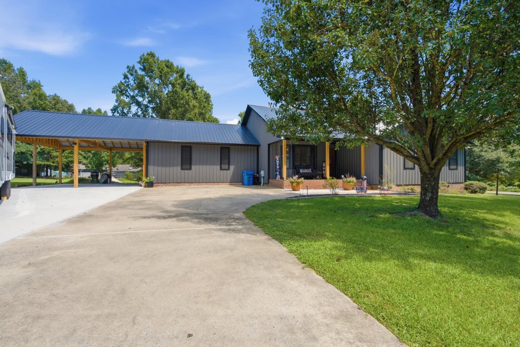 Photo of 216 Maple Valley Cir, Blountsville, AL 35031 (MLS # 531007)